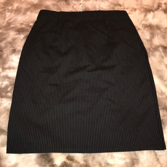 Pinstripe career pencil skirt - Picture 4 of 4